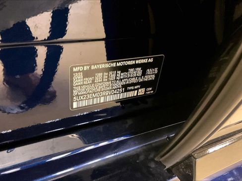 Certified 2024 BMW X7 xDrive40i w/ M Sport Package AWD/4WD image 32