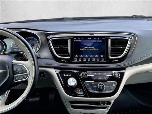 Used 2018 Chrysler Pacifica Limited w/ Advanced Safetytec Group FWD image 8