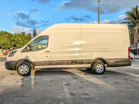 Used 2022 Ford E-Transit 148 High Roof Extended image 3