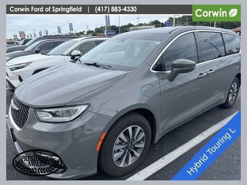 Used 2022 Chrysler Pacifica Touring-L w/ Uconnect Theater Family Group FWD image 1