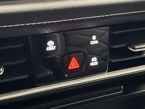 New 2026 Volkswagen Atlas SE image 10