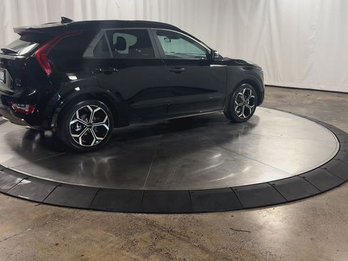 Certified 2025 Kia Niro SX Touring image 9