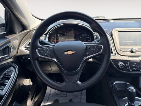 Used 2018 Chevrolet Malibu LT FWD image 12
