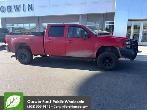 Used 2007 GMC Sierra 2500 SLT w/ Z71 Off-Road Package AWD/4WD image 2