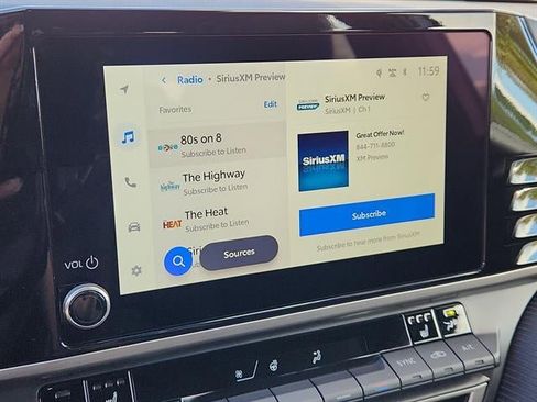 Used 2025 Toyota Camry SE w/ Convenience Package image 18