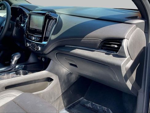 Used 2023 Chevrolet Traverse LT w/ LT Premium Package FWD image 16
