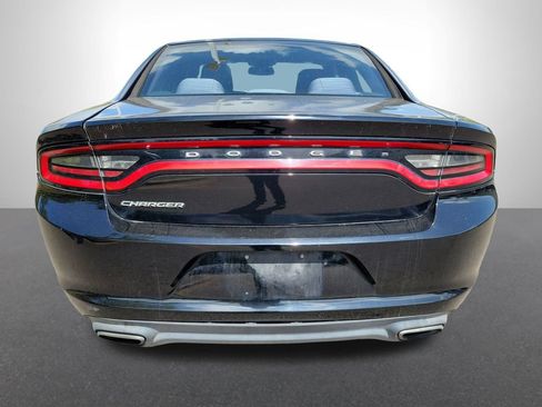 Used 2016 Dodge Charger SE RWD image 4