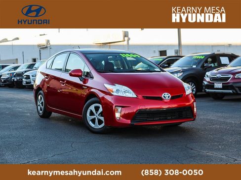 Used 2015 Toyota Prius Three image 1