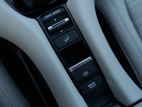 Certified 2026 Honda HR-V LX image 28