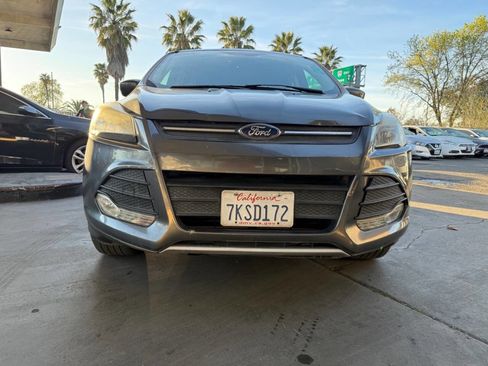 Used 2015 Ford Escape SE image 25