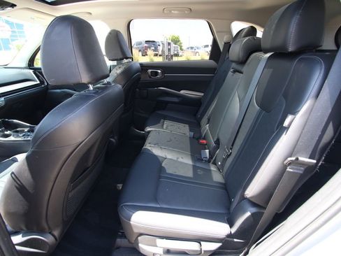 Used 2024 Kia Sorento S w/ Panoramic Sunroof Package AWD/4WD image 7