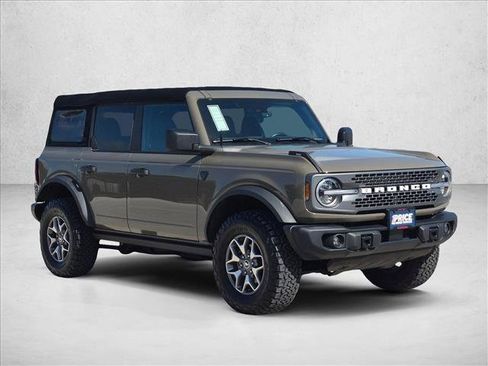 Used 2025 Ford Bronco Badlands AWD/4WD image 3