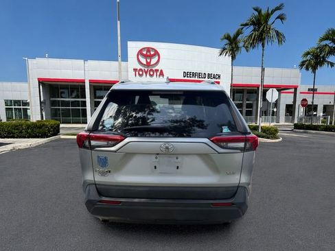Used 2021 Toyota RAV4 XLE FWD image 8