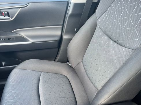 Used 2025 Toyota RAV4 XLE w/ Convenience Package image 33