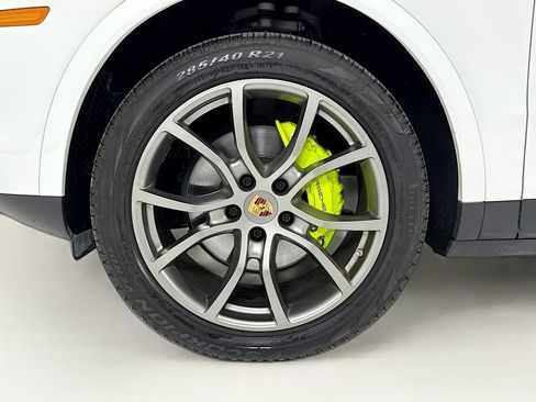 Certified 2023 Porsche Cayenne Platinum Edition w/ Premium Package Plus (PIA) AWD/4WD image 34