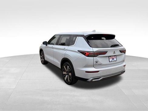 Used 2025 Mitsubishi Outlander SE FWD image 4