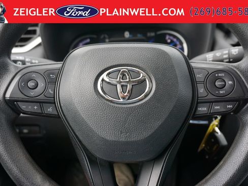 Used 2023 Toyota RAV4 LE AWD/4WD image 17