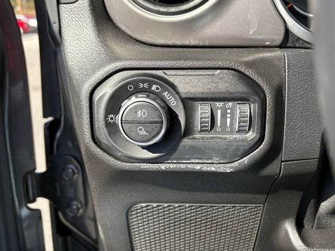 Used 2021 Jeep Gladiator Willys image 25