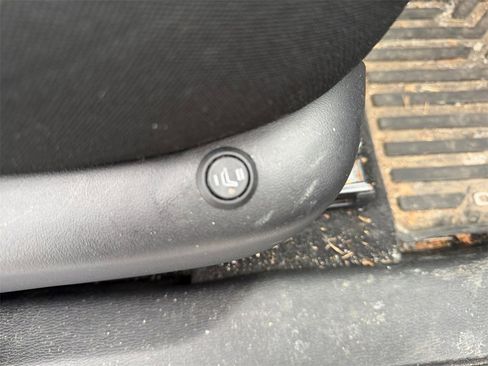 Used 2022 Mitsubishi Outlander ES image 23