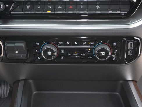 Used 2025 Chevrolet Silverado 2500 High Country w/ Technology Package AWD/4WD image 19