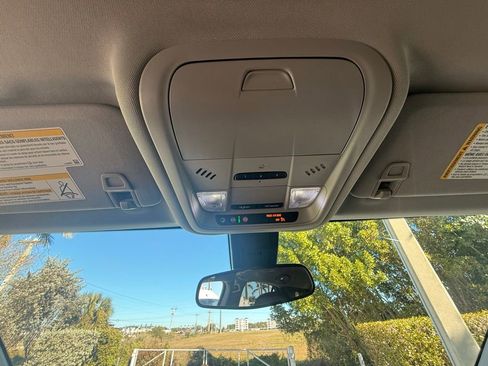 Used 2020 Chevrolet Equinox LT image 12