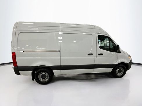 Used 2025 Mercedes-Benz Sprinter 2500 image 9