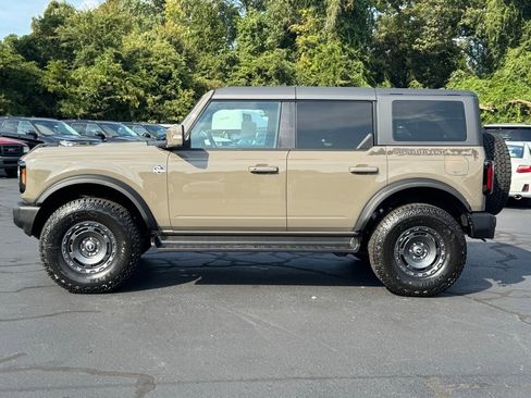 New 2025 Ford Bronco Outer Banks w/ Sasquatch Package image 3
