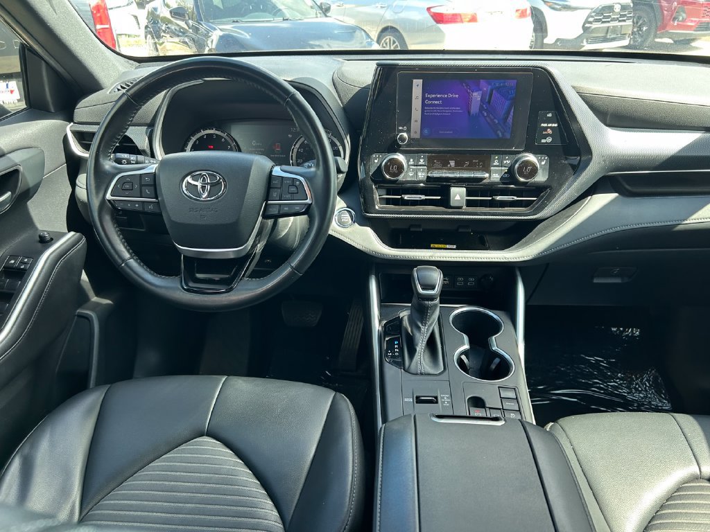 Used 2023 Toyota Highlander XSE FWD image 19
