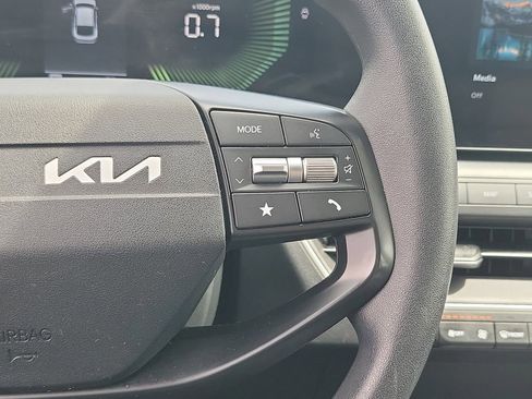 Used 2025 Kia K4 FWD image 25
