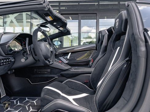 Used 2021 Lamborghini Aventador SVJ AWD/4WD image 34