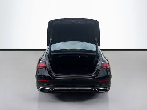 Used 2024 Mercedes-Benz E 350 4MATIC Sedan image 9
