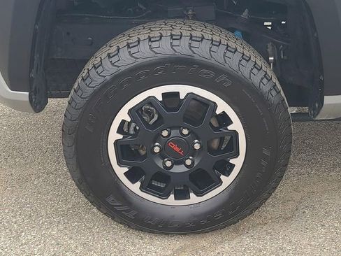 Certified 2024 Toyota Tacoma TRD Off-Road AWD/4WD image 33