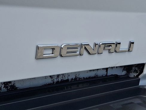 Used 2019 GMC Sierra 2500 Denali w/ Duramax Plus Package AWD/4WD image 32