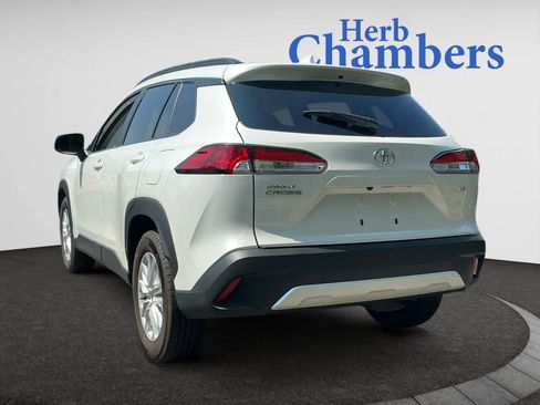 Used 2022 Toyota Corolla Cross LE image 3