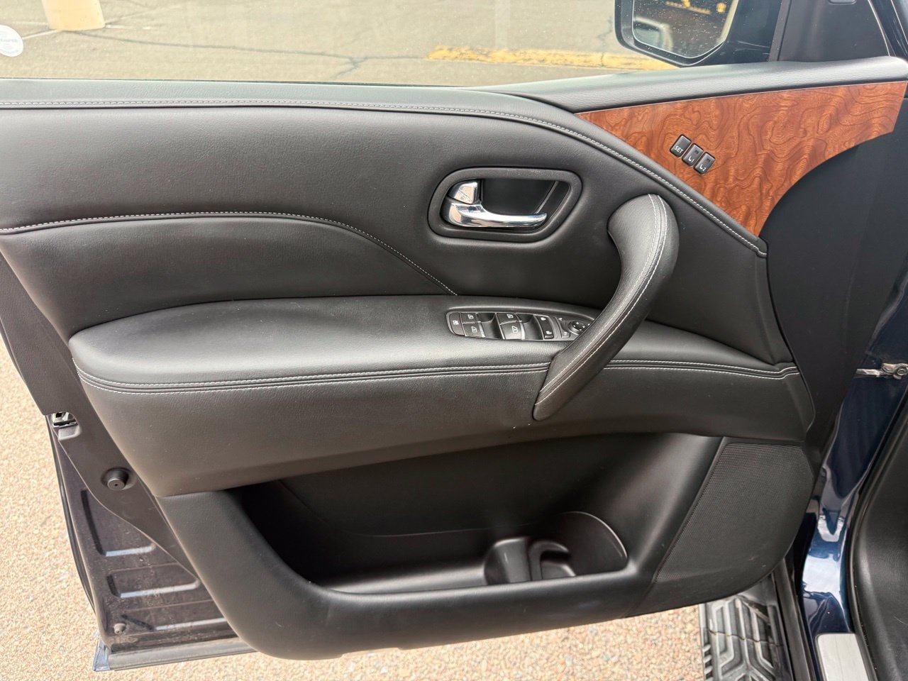 Used 2018 INFINITI QX80 4WD w/ Driver Assistance Package image 16