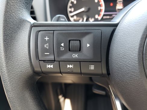 Used 2024 Nissan Rogue SV AWD/4WD image 16