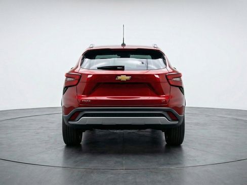 Used 2025 Chevrolet Trax LT image 7