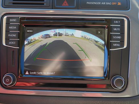 Used 2017 Volkswagen Tiguan S image 38