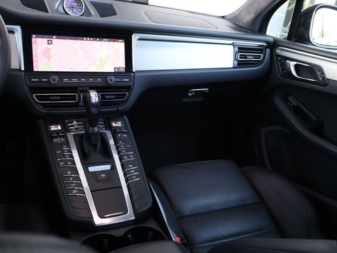 Used 2020 Porsche Macan Turbo AWD/4WD image 24
