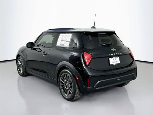 Used 2025 MINI Cooper 2-Door Hardtop FWD image 6