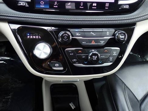 Used 2023 Chrysler Pacifica Touring-L FWD image 20