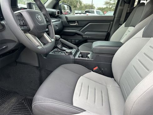 Used 2025 Toyota Tacoma TRD Sport image 11