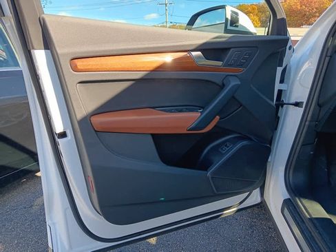 Used 2023 Audi Q5 Premium w/ Convenience Package image 33