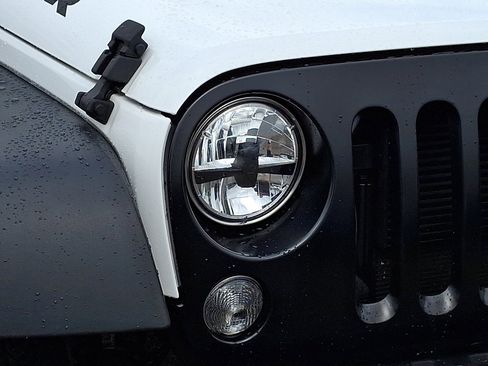 Used 2016 Jeep Wrangler Sport w/ Quick Order Package 24S AWD/4WD image 9