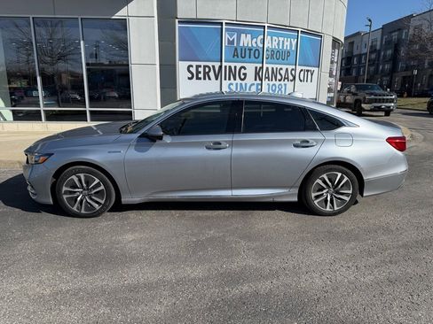 Used 2020 Honda Accord Touring image 3