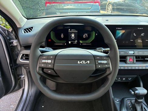 Used 2025 Kia K4 FWD image 27