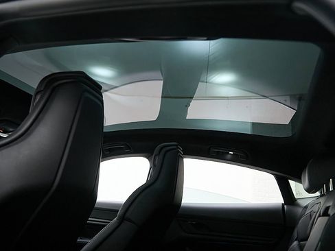 Used 2022 Porsche Taycan image 39