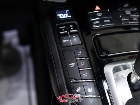 Used 2017 Porsche Cayenne Platinum Edition w/ Premium Package (PJV) image 34