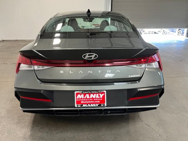 Used 2025 Hyundai Elantra Limited FWD image 4