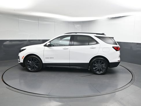 Used 2024 Chevrolet Equinox RS w/ LPO, Floor Liner Package image 2